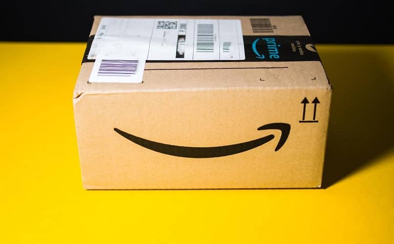 amazon arrow logo box