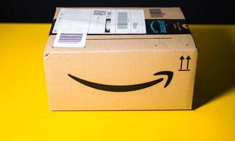 amazon arrow logo box