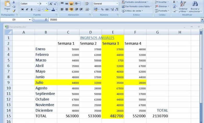 Highlight row column Excel